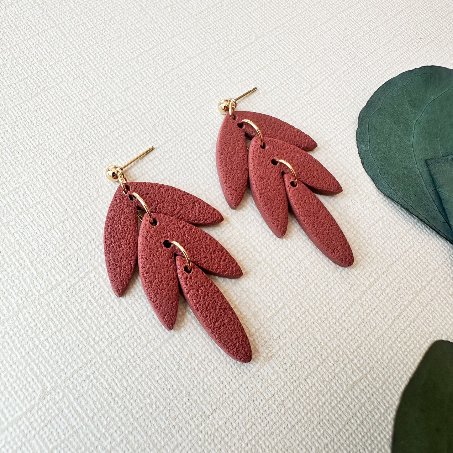 textured 3-tier dangle | rust