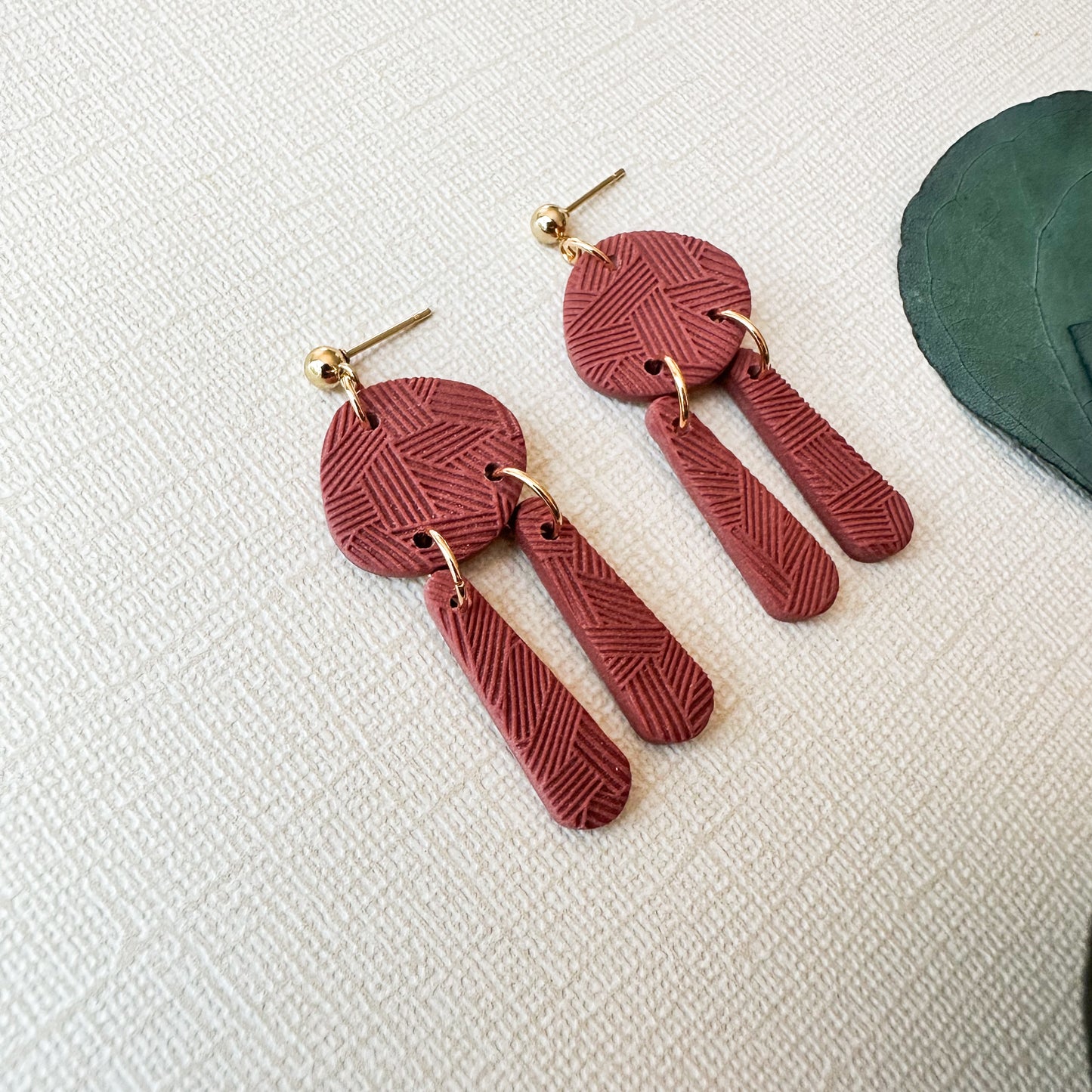 textured dangle | rust