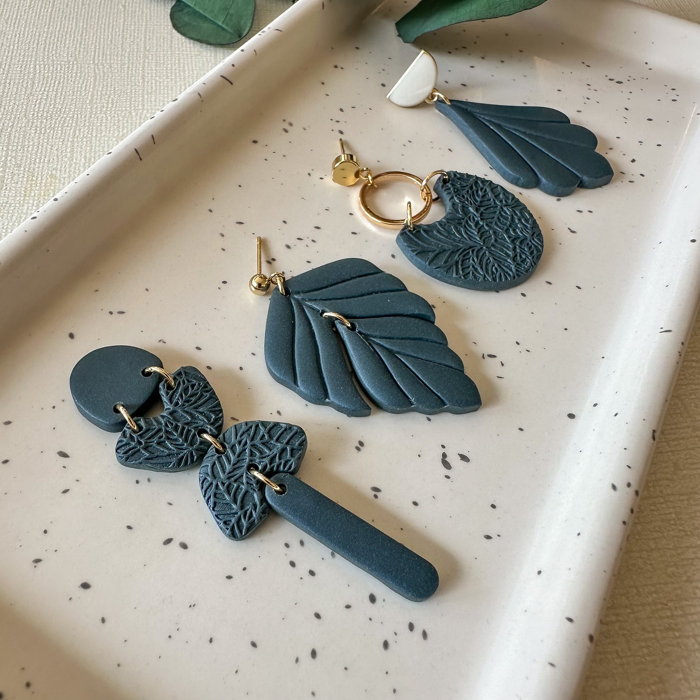 textured arch dangle | midnight
