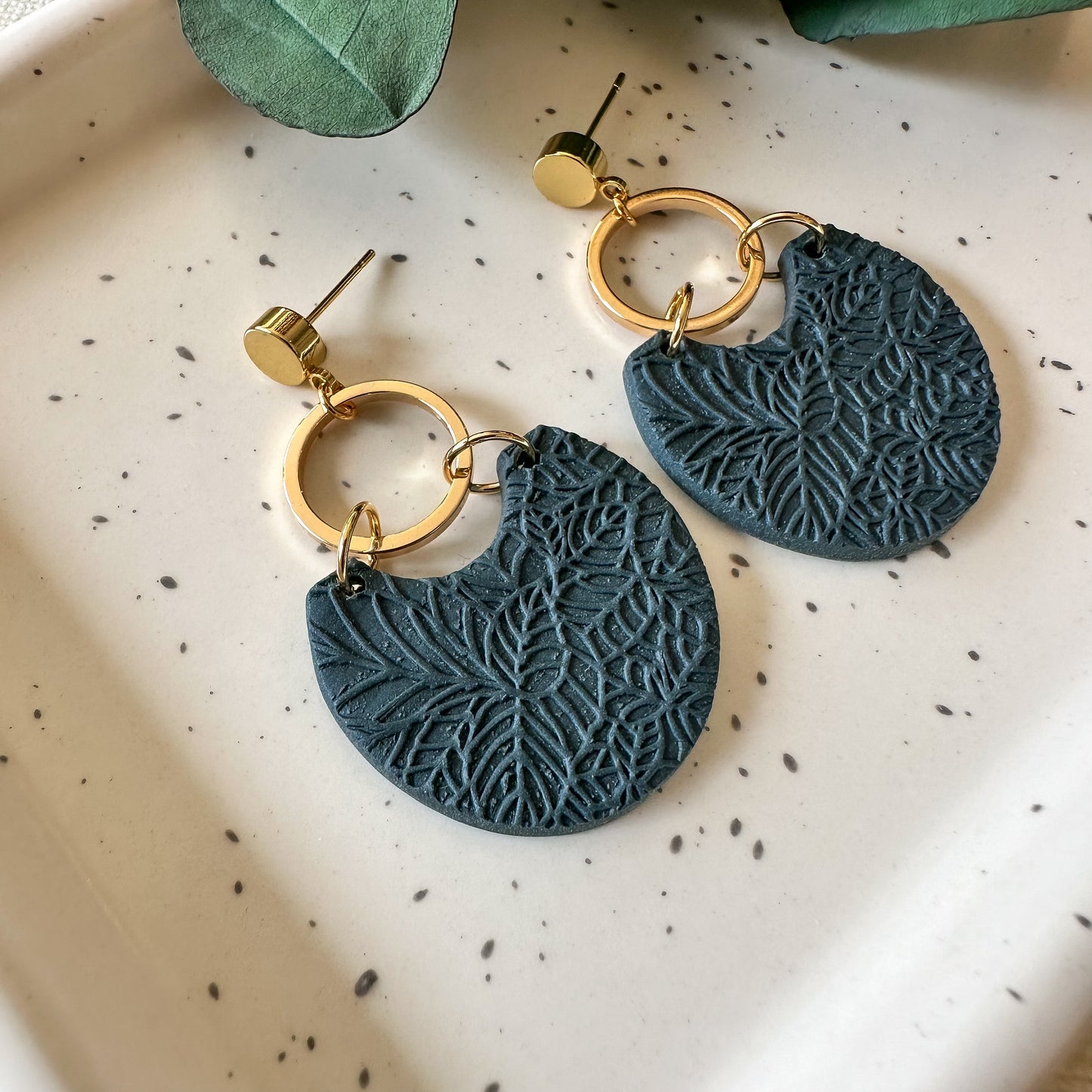 textured arch dangle | midnight