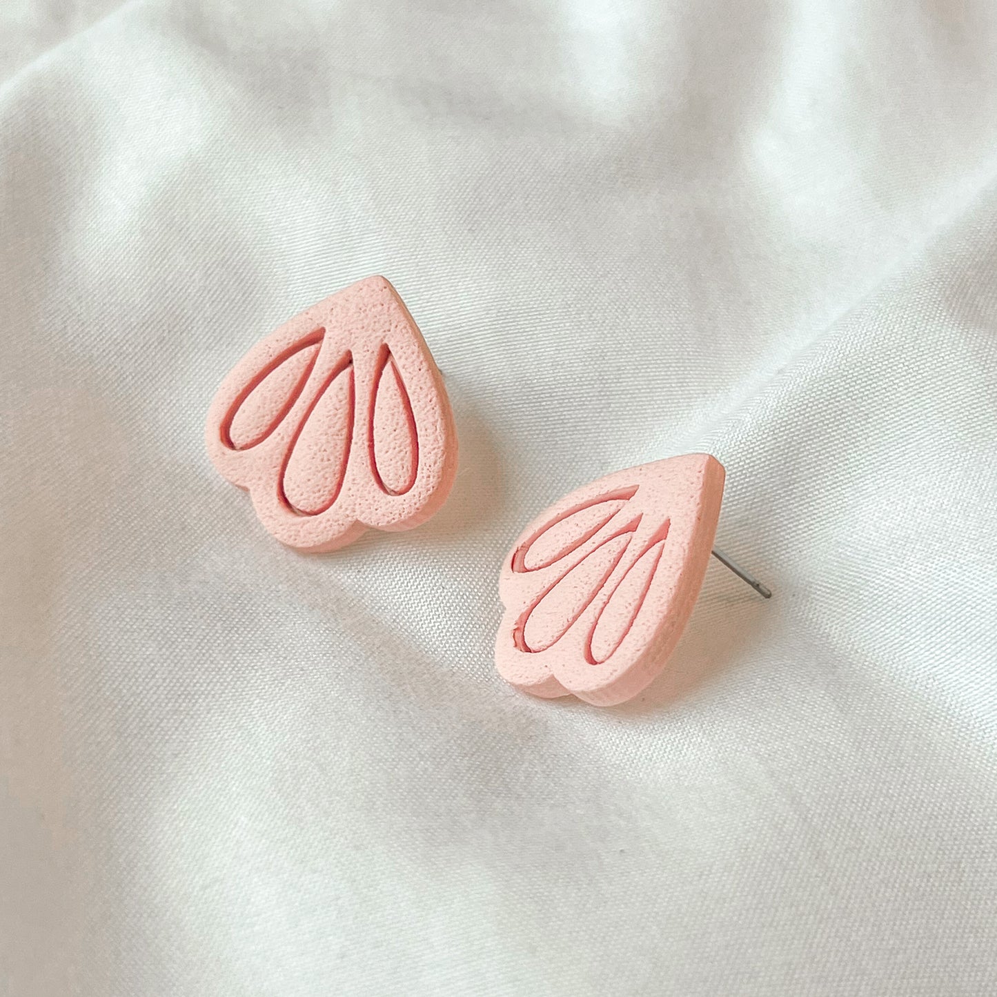 triple loop textured stud | petal