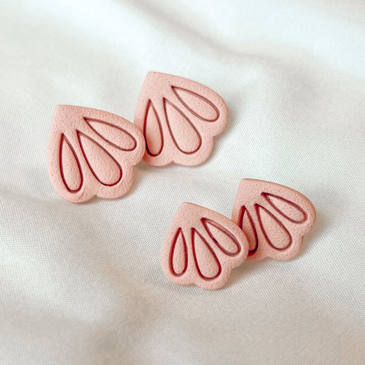 triple loop textured stud | petal