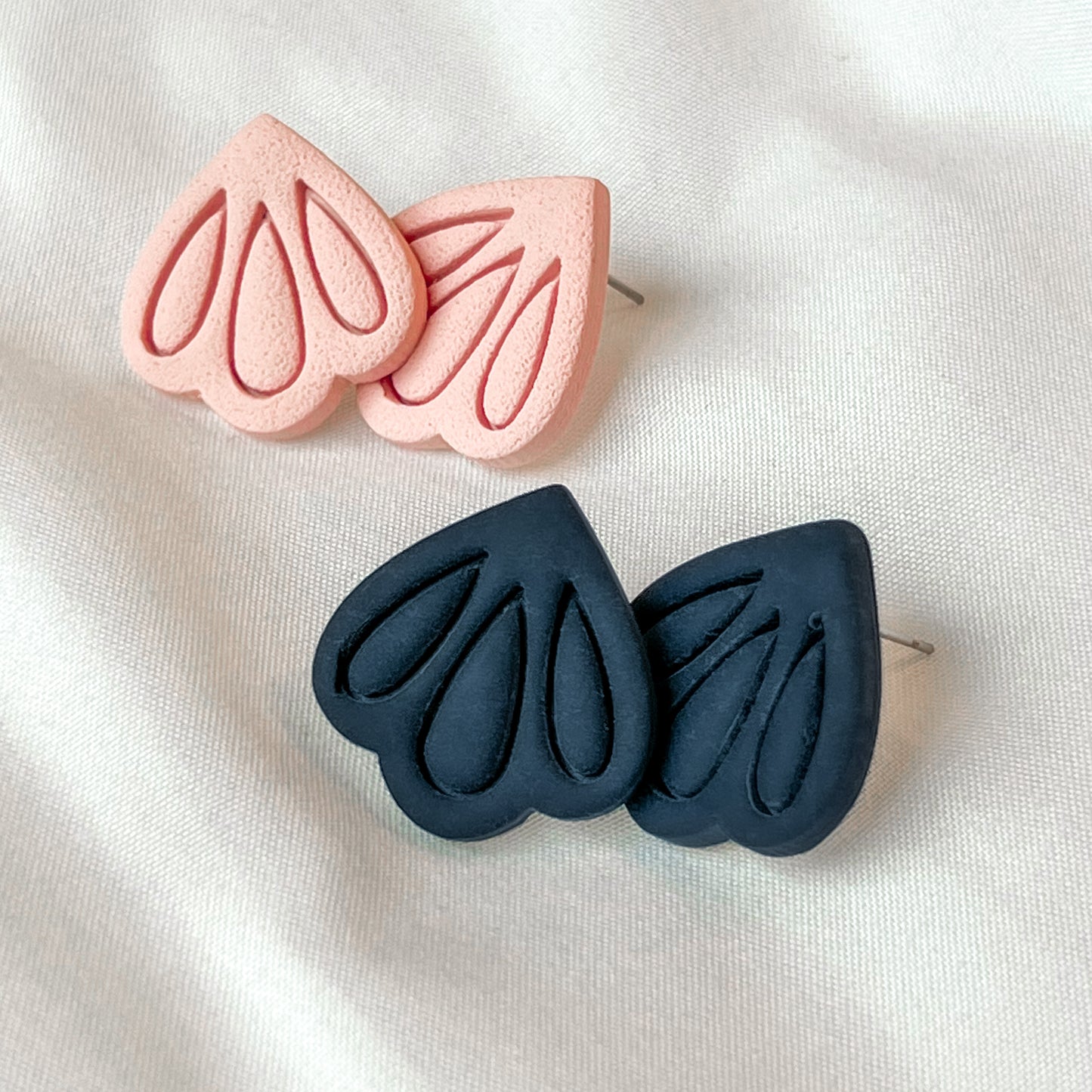 triple loop textured stud | petal