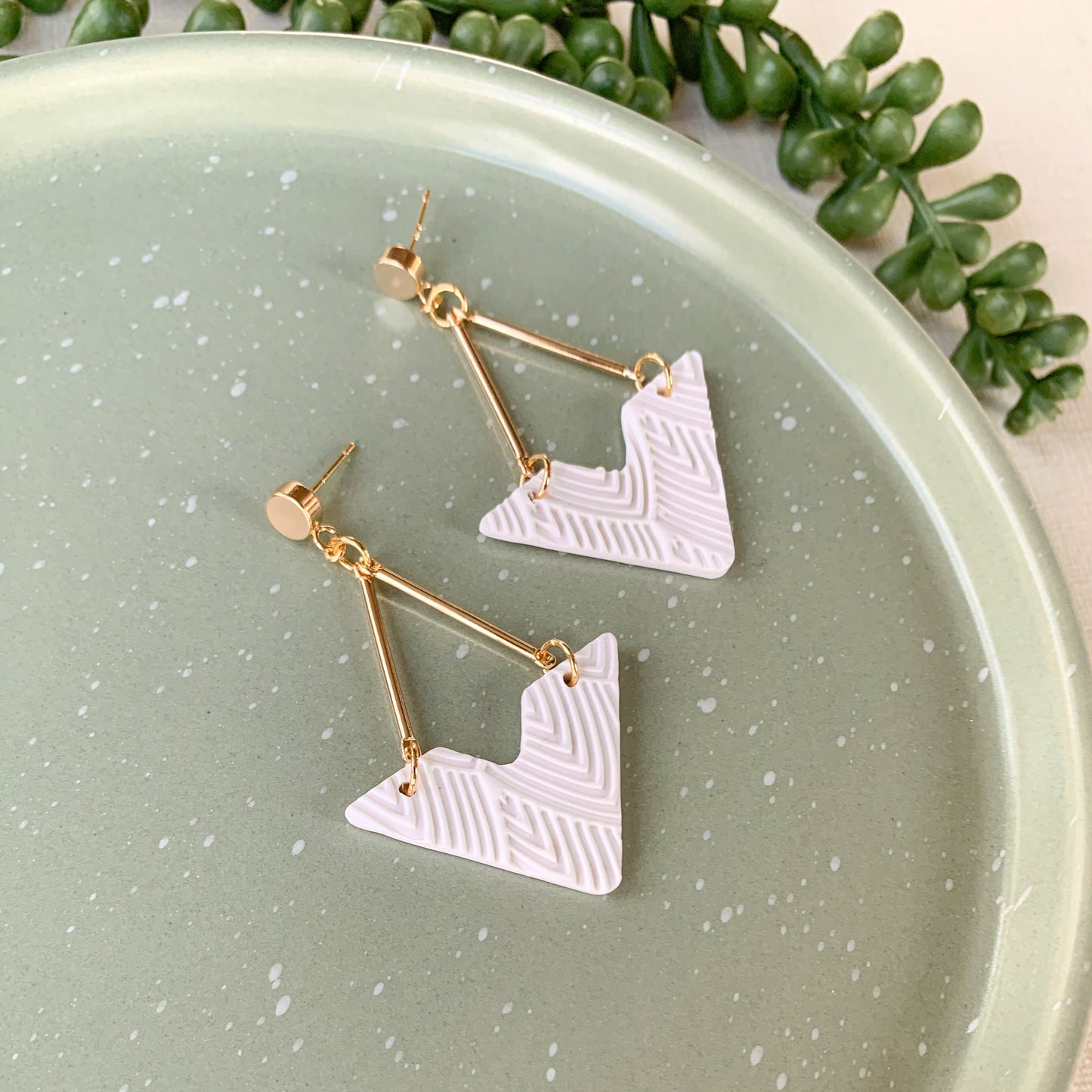textured arrow dangle