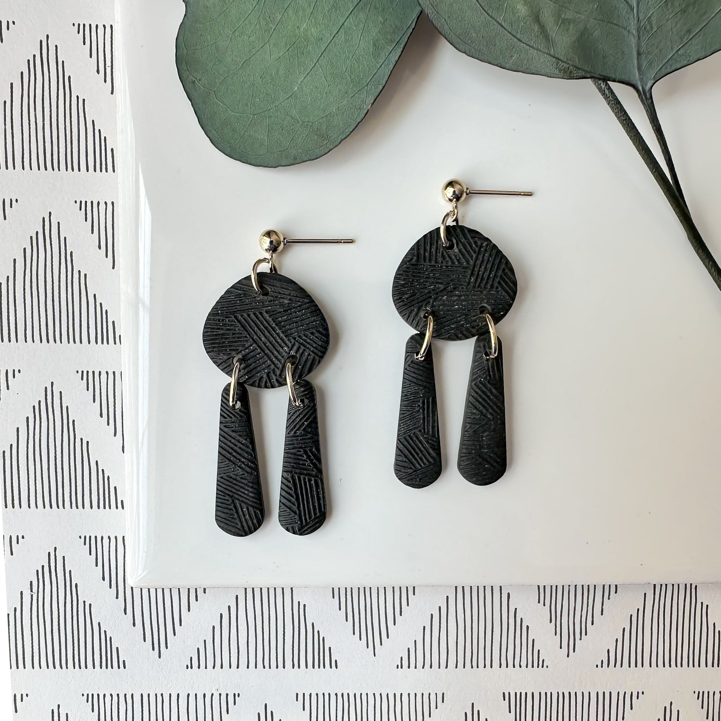 textured dangle | black