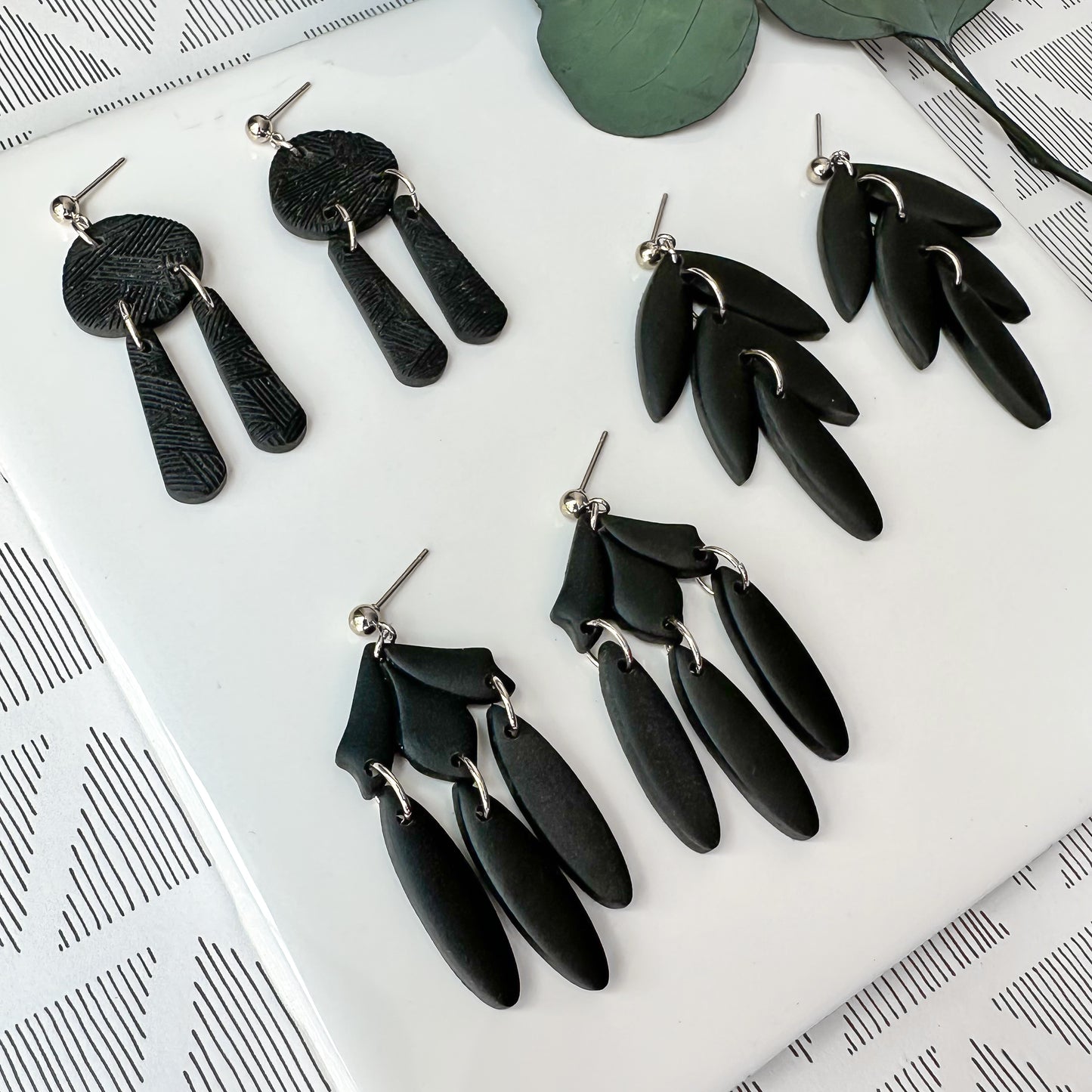 textured dangle | black