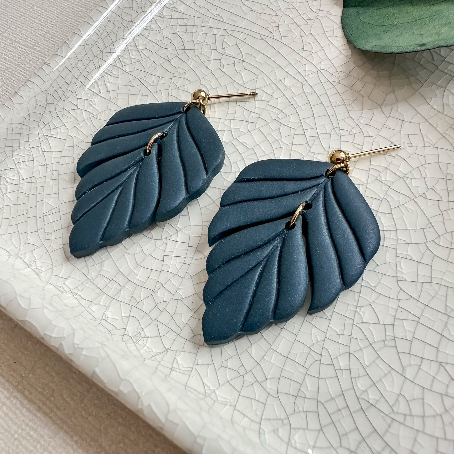 leaf dangle | midnight