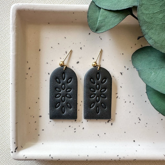 arch imprint dangle | black