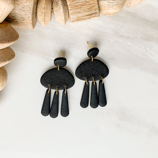 pebble textured dangle earrings | black