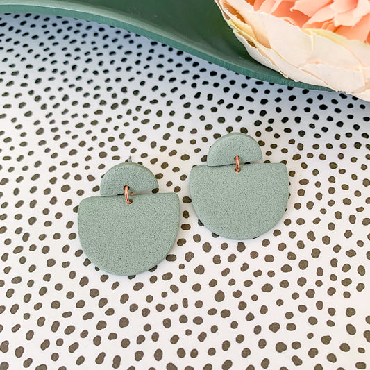 textured arch dangle earrings | sage