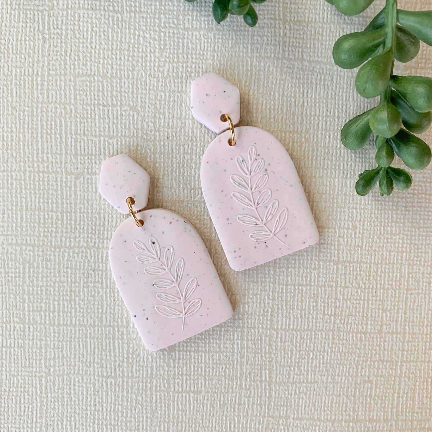 floral relief dangle | speckled blush